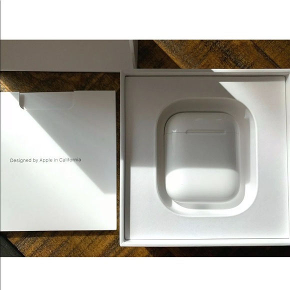 Airpods 2nd gen with charging case - Picture 3 of 6